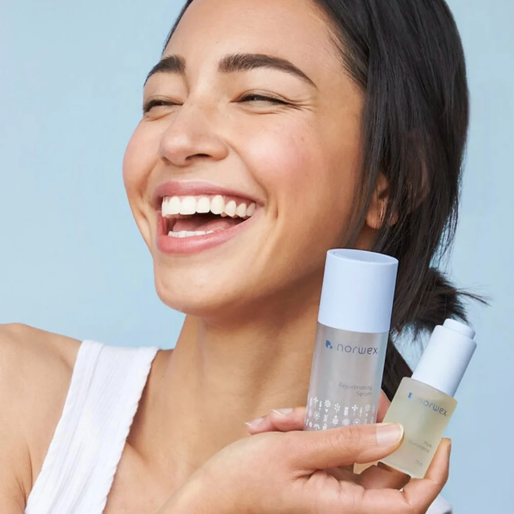 Norwex Rejuvenating Serum - Light Blue and White - Picture 3 of 11